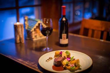 Storm Mountain Lodge & Cabins