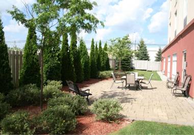 Kitchener Inn & Suites