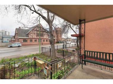 Kelowna Okanagan Lake Hostel