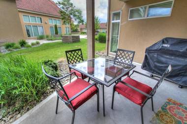 Discovery Bay Resort by Kelowna Resort Acc. - 80+ suites available