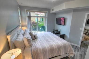 Discovery Bay Resort by Kelowna Resort Acc. - 80+ suites available