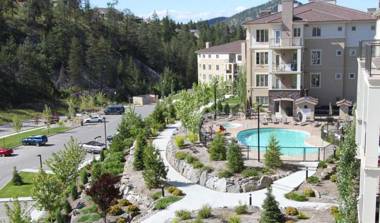 Pinnacle Pointe Resort by Discover Kelowna Resort Accommodations