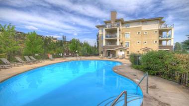 Pinnacle Pointe Resort by Discover Kelowna Resort Accommodations