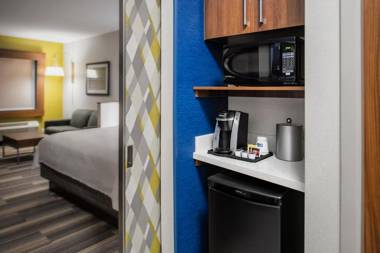 Holiday Inn Express & Suites Kelowna - East an IHG Hotel