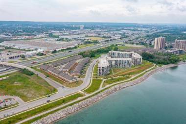 Modern Hamilton Homes Lake Ontario Shore by Simply Comfort