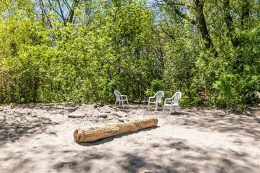 Modern Hamilton Homes Lake Ontario Shore by Simply Comfort