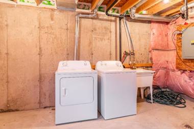 Modern Townhome in Lakeshore by Simply Comfort