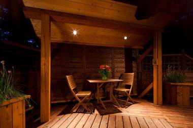 Cedar House Restaurant & Chalets