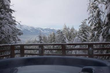 Cedar House Restaurant & Chalets