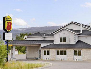 Super 8 by Wyndham Golden