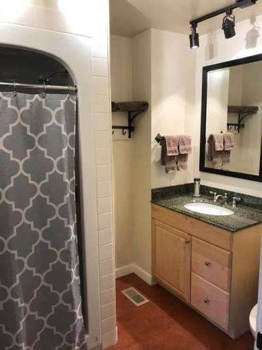 Canadian Rockies Inn - Adults only