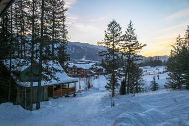 Snow Creek Cabins by Fernie Lodging Co