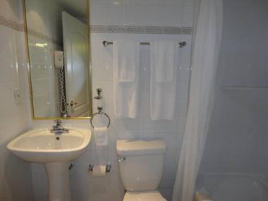 Chateau Louis Hotel & Conference Centre