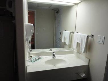 Chateau Louis Hotel & Conference Centre