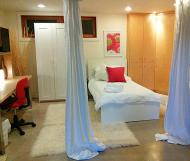 U of A Homestay Trails & Whyte Ave