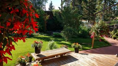 U of A Homestay Trails & Whyte Ave