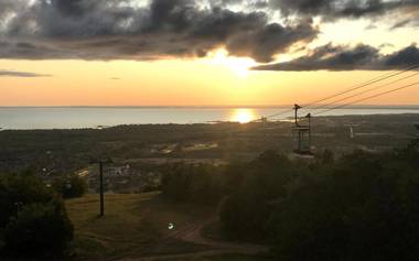 Slopeside Blue Mountain Condo - Wifi Linens/Towels Ski In/Out