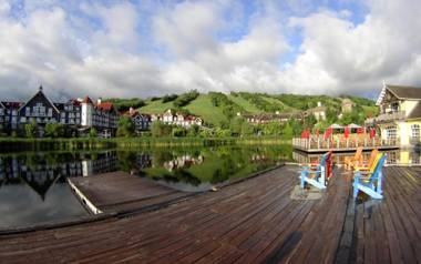 Quiet Hillside Studio - Wifi Pool Close to The Village