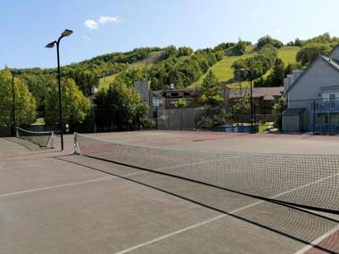 Quiet Hillside Studio - Wifi Pool Close to The Village