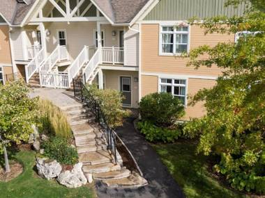 2 Bedroom Rivergrass Steps to Village