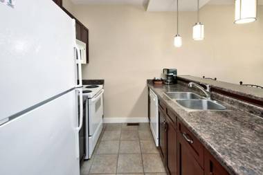 2 Bedroom Rivergrass Steps to Village