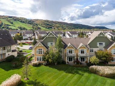 2 Bedroom Rivergrass Steps to Village