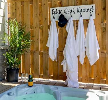 Luxury Mountain Retreat with private hot tub 82958