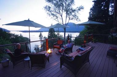 The Fraser River's Edge B&B Lodge