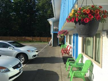Fuller Lake Chemainus Motel