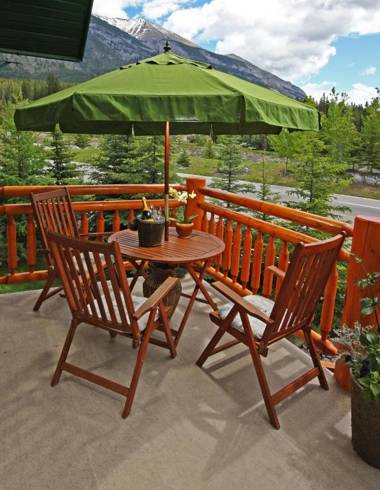 A Bear and Bison Country Inn