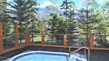Fenwick Vacation Rentals Inviting Rocky Mountain HOT TUB in Top Rated Condo