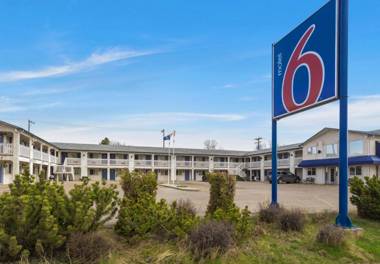 Motel 6-Camrose AB