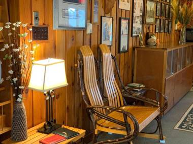 Campbell River Lodge by Riverside