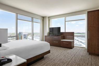 Calgary Airport Marriott In-Terminal Hotel