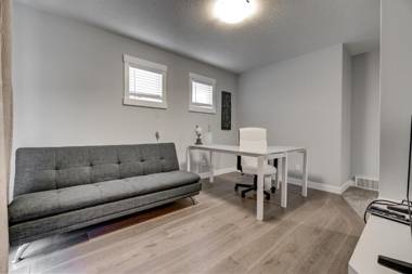 Three-Bedroom with Fireplace #41 Sunalta Downtown
