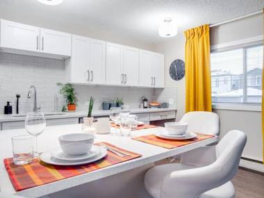 NEW Gorgeous 2Br Condo w Parking Patio Coffee