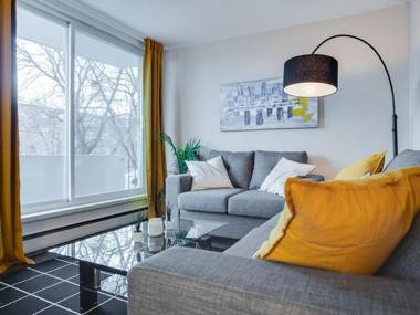 NEW Gorgeous 2Br Condo w Parking Patio Coffee