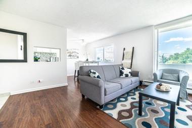 New Listing Outdoor Patio Beautiful 2BDR Suite Parking Coffee Wifi