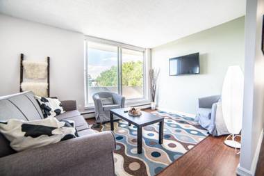 New Listing Outdoor Patio Beautiful 2BDR Suite Parking Coffee Wifi