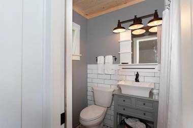 Lighthouse Motel and Cottages