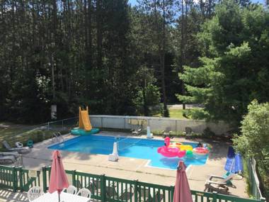 High Falls Bay Cottages Camping & Waterpark