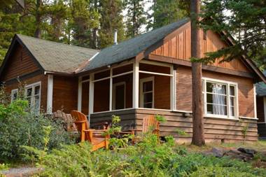 Johnston Canyon Lodge & Bungalows