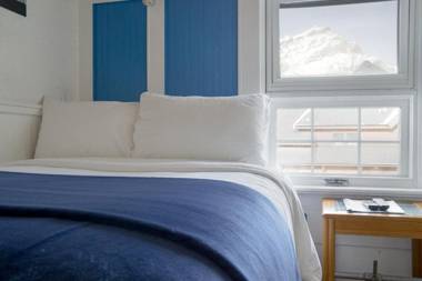 Blue Mountain Lodge Bed & Breakfast