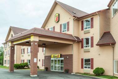 Super 8 by Wyndham Amherst NS
