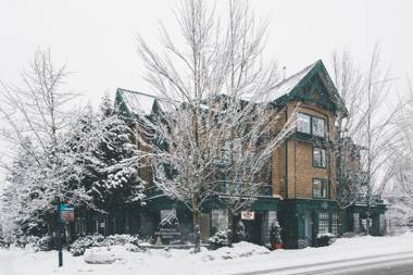 Pinnacle Hotel Whistler