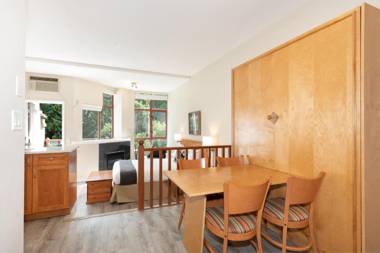 Alpenglow Lodge by MVA