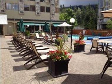 Mountain Side Hotel Whistler by Executive