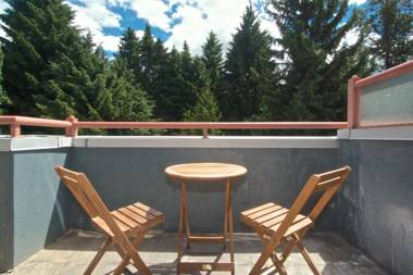 Alpenglow Lodge by Bill