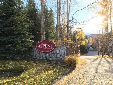 The Best Top Floor Ski-in/Ski-out at the Aspens