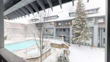 Glaciers Lodge by Outpost Whistler